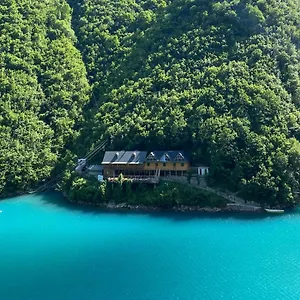 Riverside Komani Koman